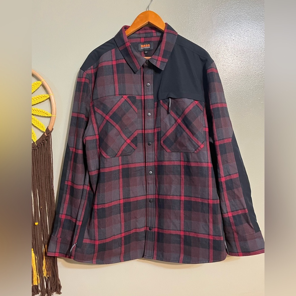 Bass Outdoor Men's Black and Red Plaid Jacket Shacket Thick Snap Closure L